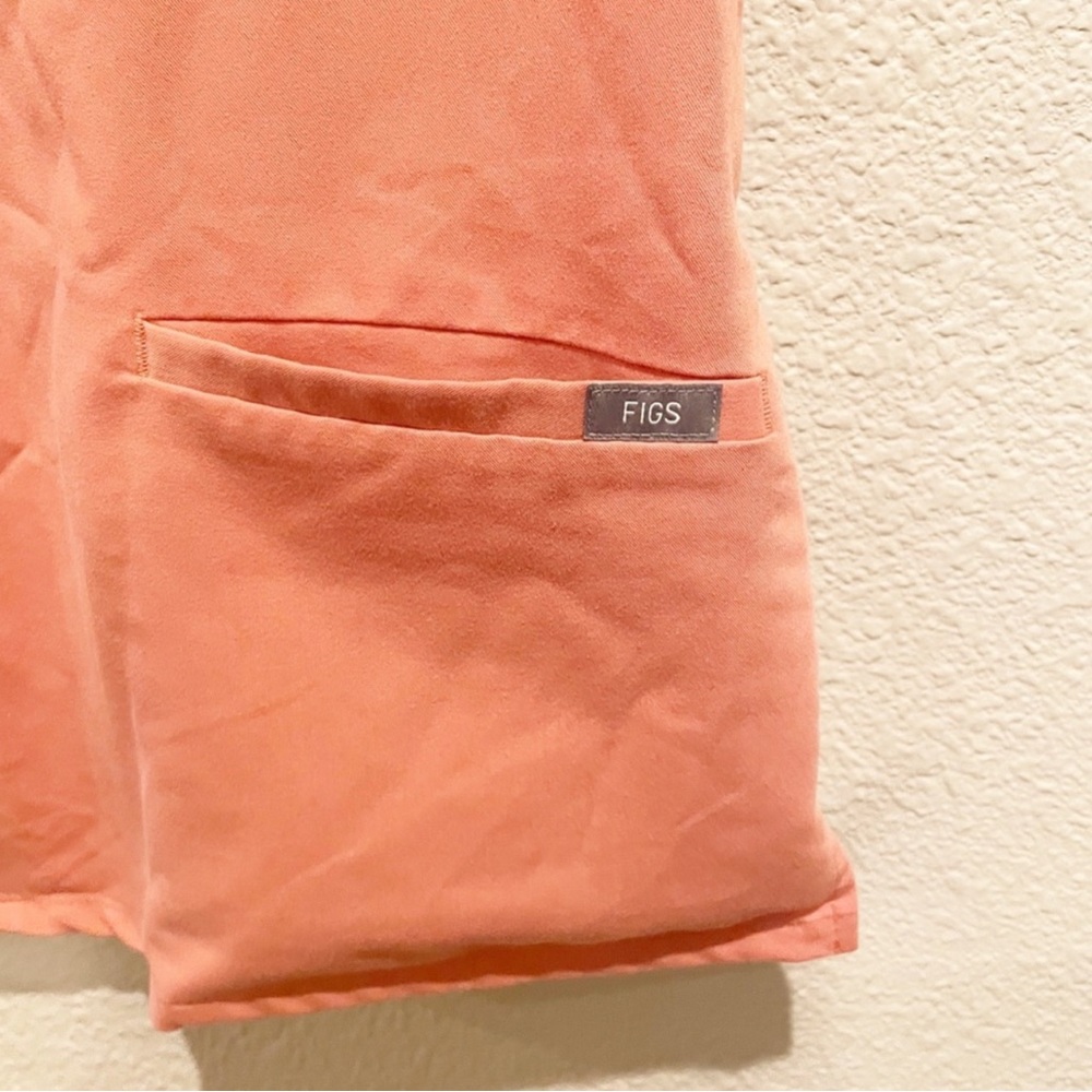 XXS Coral Figs Scrub Set: Zamora joggers & Casma top - Picture 3 of 15